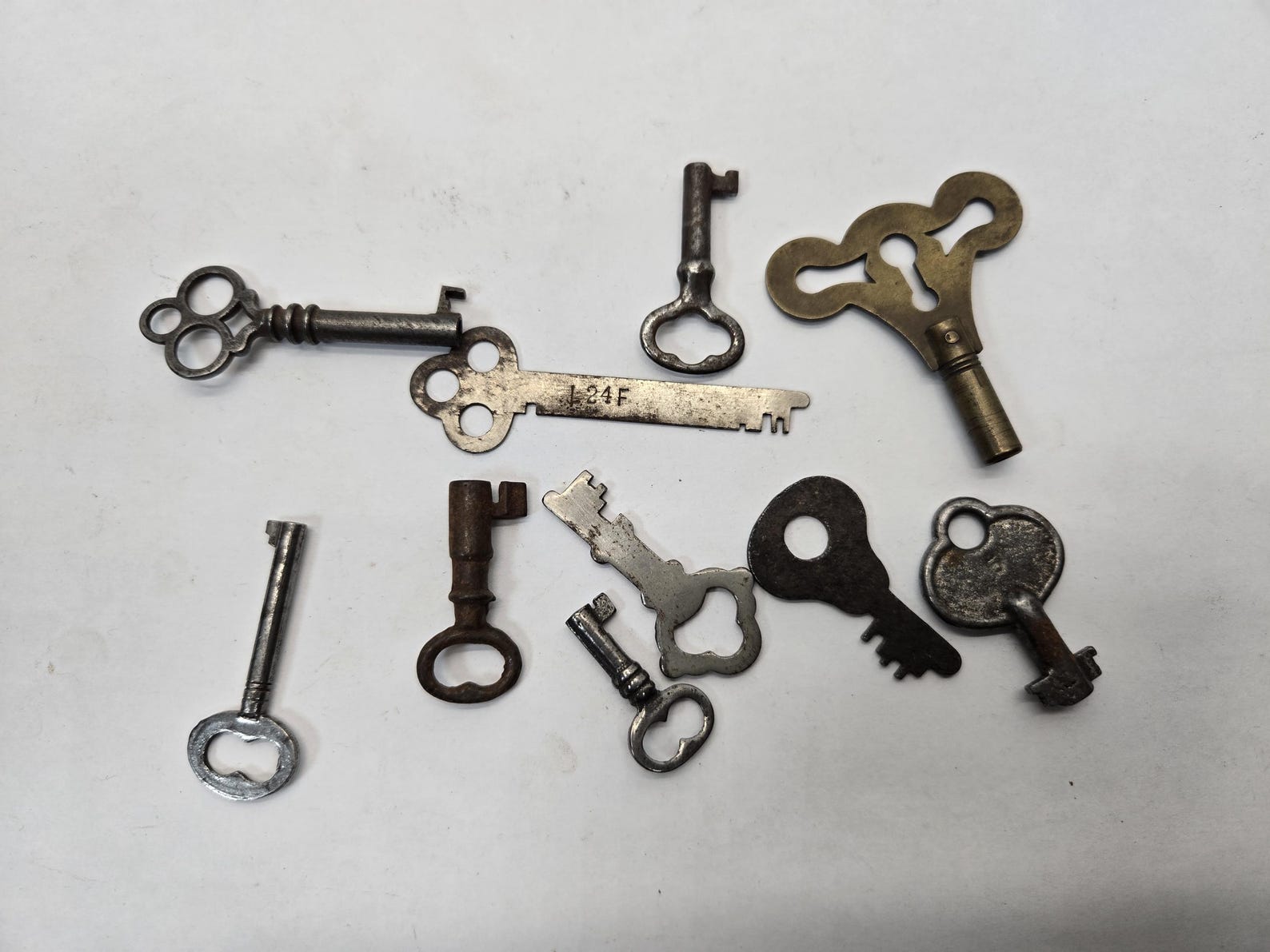 Random Images Keys Lot of 10 Random Mixed Antique Keys Padlock, Barrel Furniture, Cabinet ...