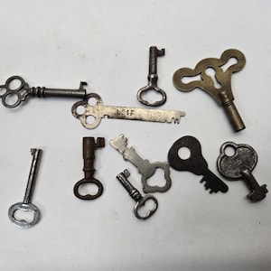 Lot of 10 random mixed Antique keys padlock, barrel furniture, cabinet lock keys