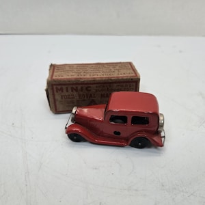 Triang Minic Tin Windup 1940&#39;s Ford Royal mail Van RED in original box