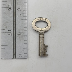 Antique eagle barrel Trunk/steamer lock Key B139
