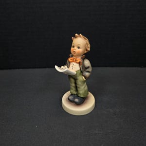 Goebel Hummel  Figurine 135 Soloist singing boy TMK5 MINT