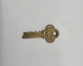 Antique original excelsior 5951 Trunk steamer or luggage suitcase Key