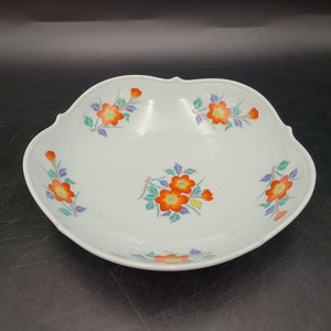 Antique Signed japanese floral scalloped edge bowl 7 1/2 inch.