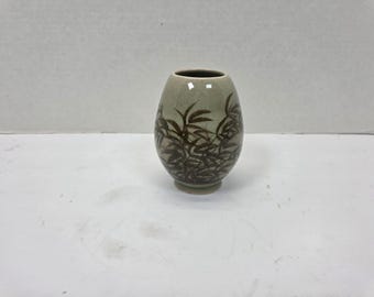 ヴィンテージの日本製陶器の花瓶またはジンジャージャー（蓋なし）。馬