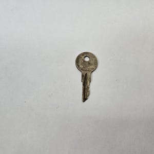 Antique Automobile Key Basco A1086 Ignition key Briggs Stratton corp
