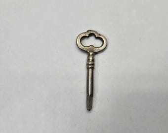 Antique Sewing Machine Key - Triangle Head / Point / Tip - Vintage ...