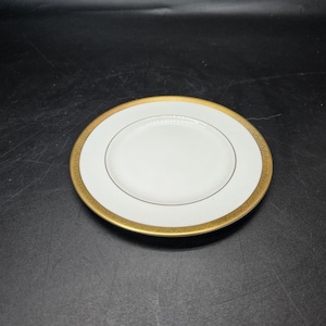 Royal Worcester Coventry white and Gold rim Bread butter/dessert plate 6&quot;