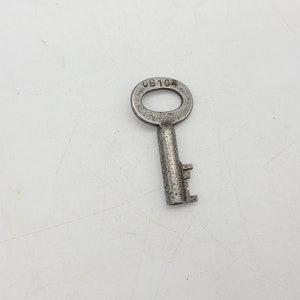 Eagle Lock Co # OB104 Steamer/Trunk Antique luggage key