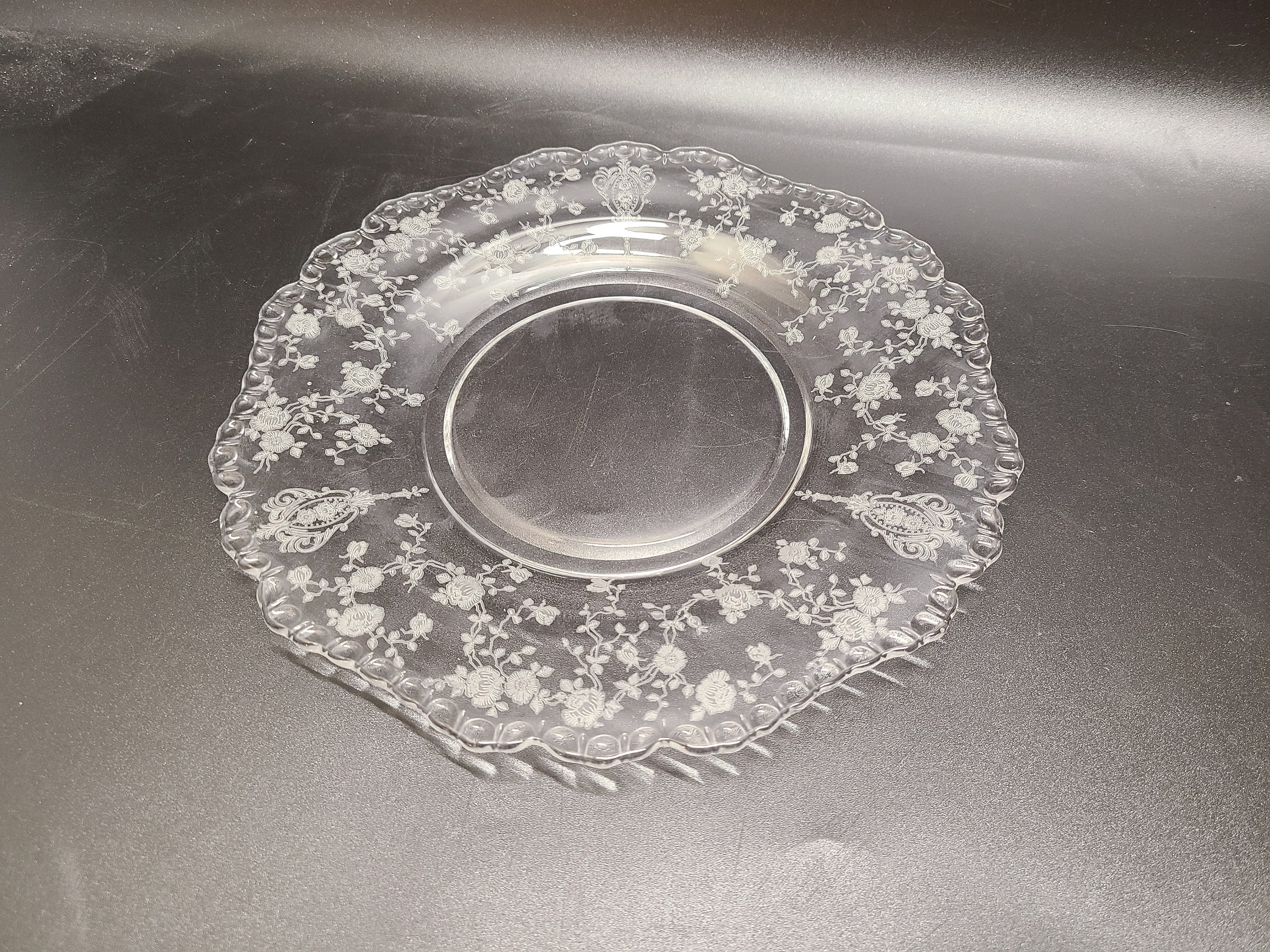 ケンブリッジ　ローズポイント　ハンドル付きボンボンボウルとボンボンプレート ケンブリッジローズポイントハンドル付きボンボンボウルと