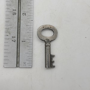 Antique eagle barrel Trunk/steamer lock Key B104