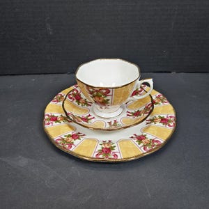 Juego de taza y platillo Royal Albert Old Country Roses Ruby Celebration Gold Damask, TRÍO RARO