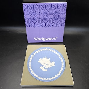 Wedgwood jasperware blue Christmas plate 1972 collectors display plate NEW in box 8"