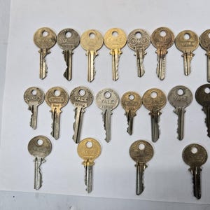 Lot de 20 cadenas à clés plates vintage Yale & Towne, armoire