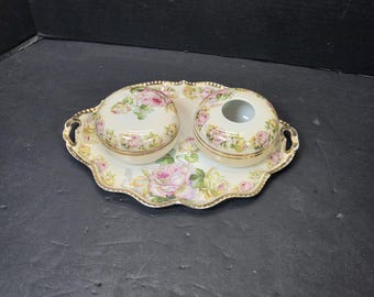 Antike Preußen Royal Rudolstadt Kommode Waschtisch Set w / Hutnadel Halter Tablett Pulverkasten Blumenmuster Signiert