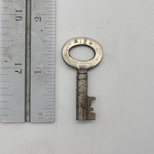 Antique eagle barrel Trunk/steamer lock Key B128