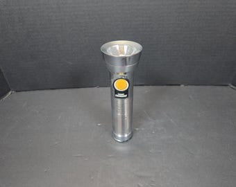 Linterna vintage EverReady Energizer cromada con nervaduras, sin usar, de carburo de unión, de 7 1/2"