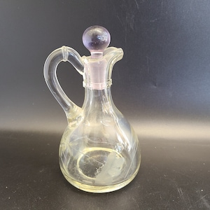 Frühes mundgeblasenes antikes Kruet geätztes Glas mit lila Tintenstopper