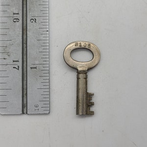 Antique eagle barrel Trunk/steamer lock Key B106