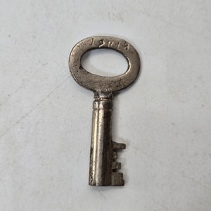 Antique eagle barrel Trunk/steamer lock Key 12K series 12K18