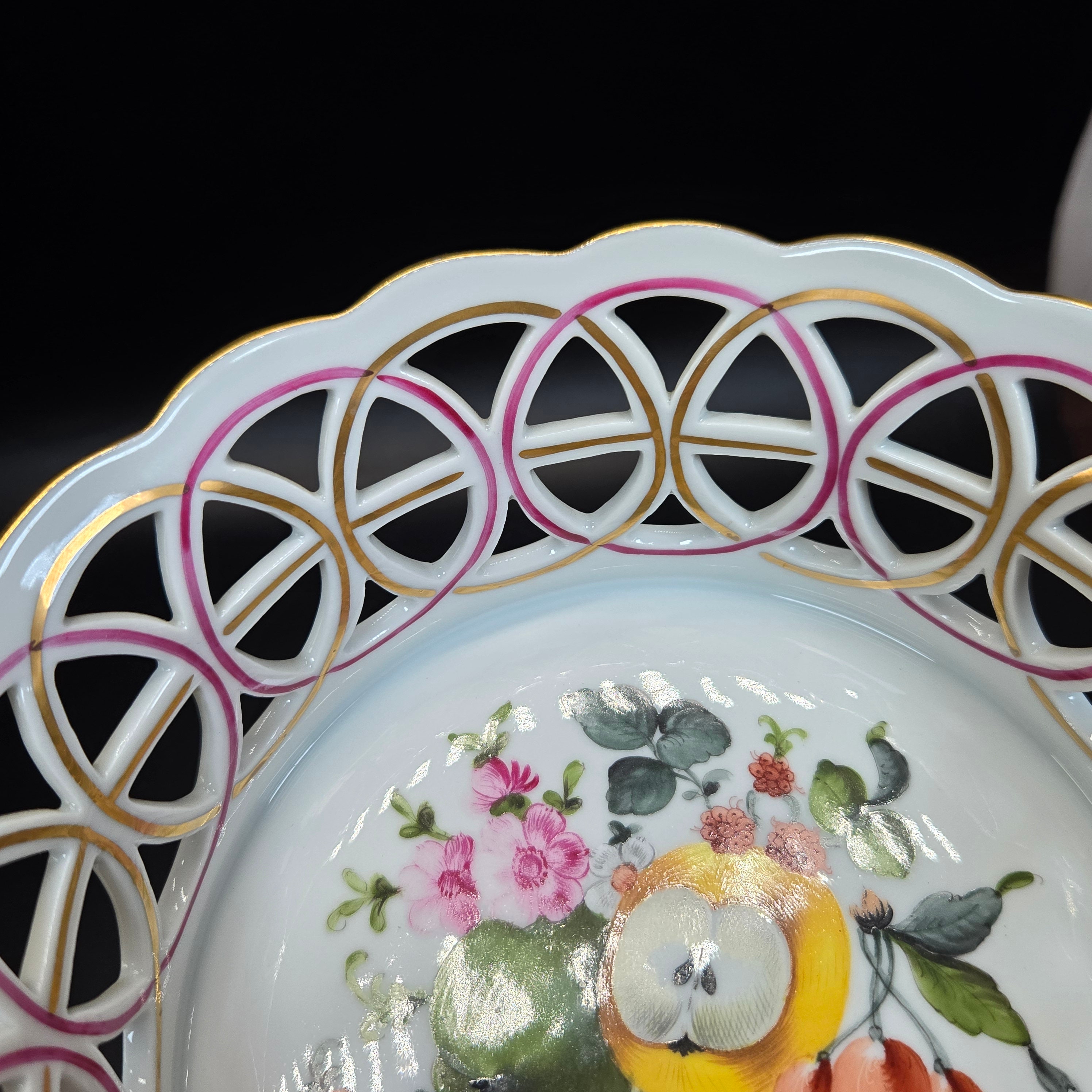 希少なヘレンドのフルーツと花の網目模様のフルーツボウル/バスケット