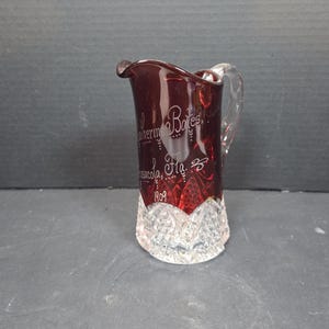 アンティーク ルビー フラッシュ EAPG ピッチャー エッチング キャサリン・ベイツ ペンサコーラ フロリダ州 1909