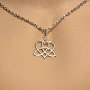 Collar de día * Nudo celta de la trinidad * Poliamoroso * Opciones de cierre * Uso 24 horas al día, 7 días a la semana