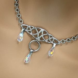 Collar de día * Nudo celta con anillo en O y colgantes de cristal AB