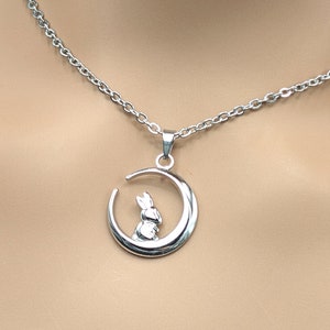 Collar de día * Luna creciente con conejito * Opciones de bloqueo * Uso 24 horas al día, 7 días a la semana