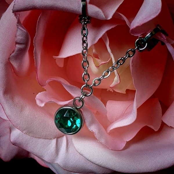 Labia Jewelry Clitoral Clip Erotic Intimate Non-Pierced Labia Jewelry Kink Fetish Lingerie BDSM DDLG Emerald Birthstone Submissive Owned