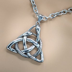 Colgante de serpiente con nudo celta Triquetra * Acero inoxidable * Uso 24 horas al día, 7 días a la semana