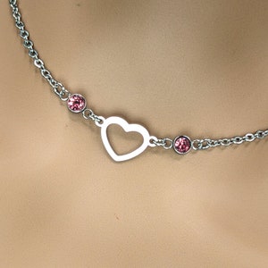 Collar de día * Corazón con opciones de color * Opciones de bloqueo * Uso 24 horas al día, 7 días a la semana