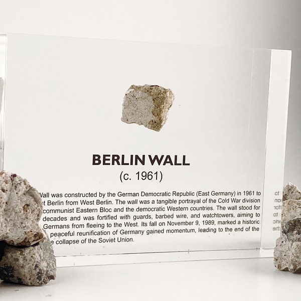 Présentoir à artefacts du mur de Berlin Des artefacts historiques authentiques pour l'histoire Nerds Allemagne Check Point Charlie Crosspoint (C.O.A. inclus)