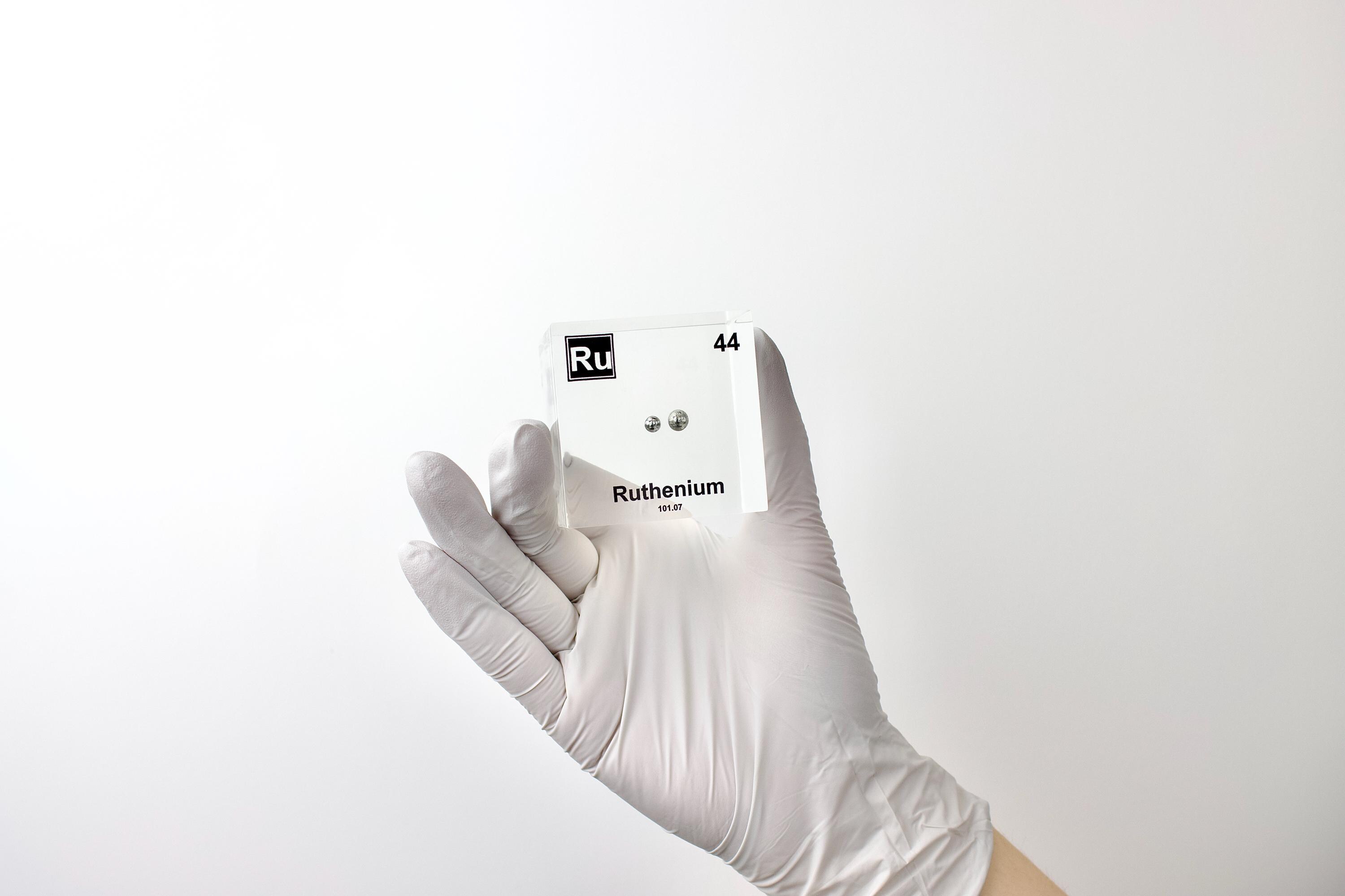 Produktbild von Chrom-Metall Würfel 1 Zoll – Hochrein 99,95 %, Lasergraviert, Mit Dichte & Siedepunkt, Für Elementsammlung & Labortests