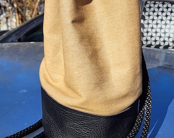 Bolso pequeño de piel gruesa y tela vaquera color beige arena