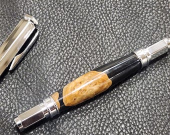 Pluma estilográfica cromada de arce y resina