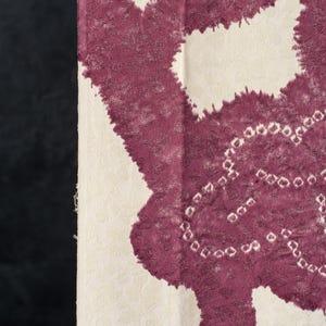 Vintage japansk siden Shibori Kimono tygskrap / Plommonblommönster / Showa-eran 63"