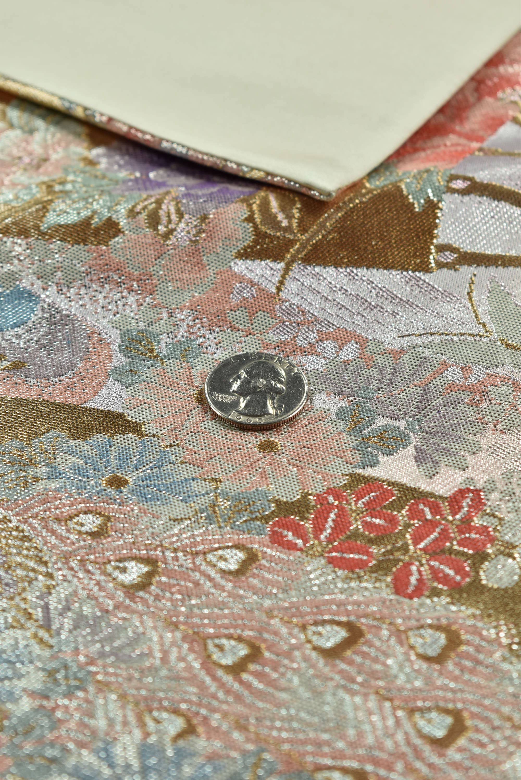 Vintage kimono fabric wooden flower buttons —