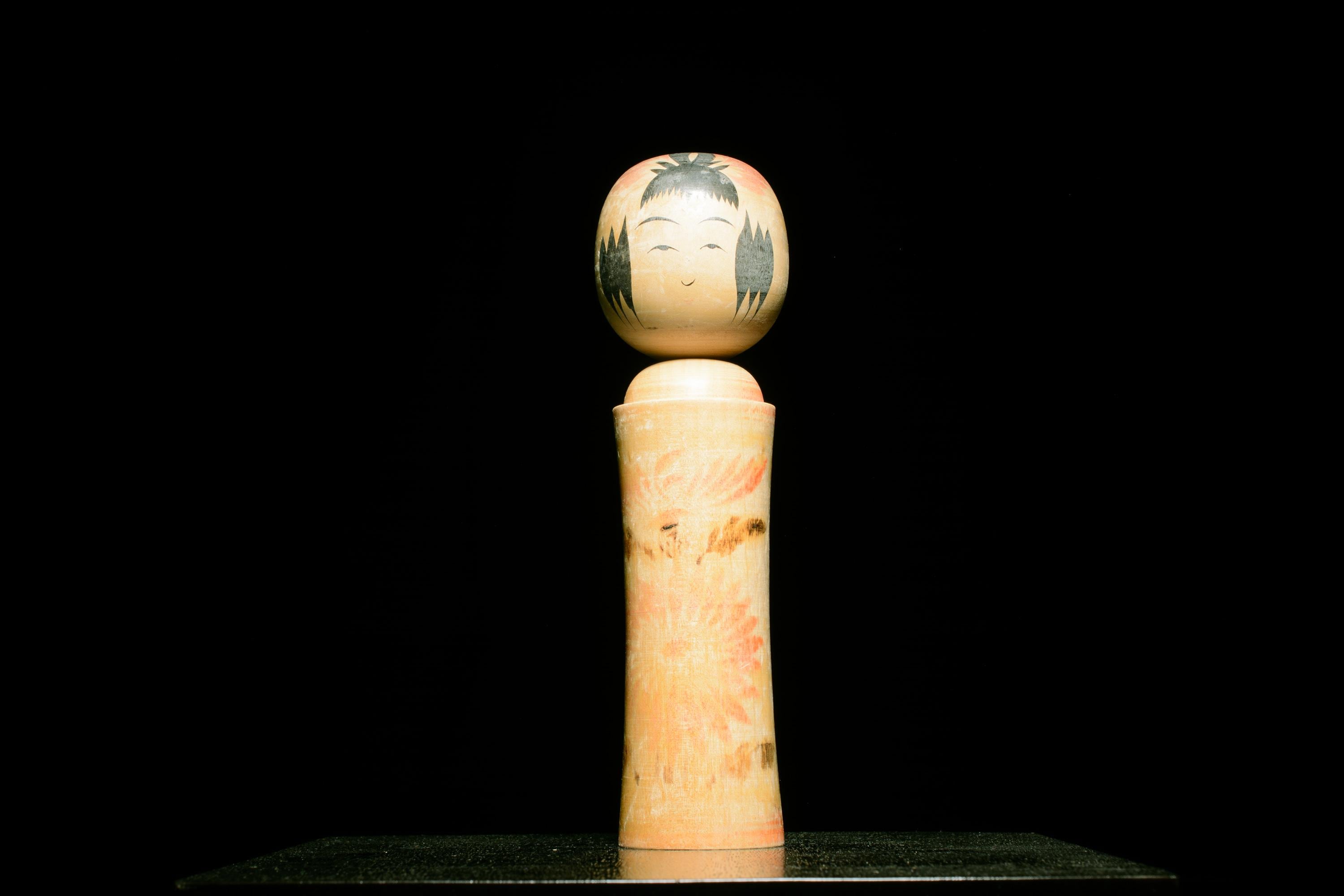 Poupée Japonaise Vintage 1950 En Tissu Avec Armature Fil De Fer Et Socle Bois - 17 Cm