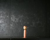 Japanese Wooden Doll Vintage Ornament KOKESHI Antique Sculpture Figurine 1945-/H 7.1"/EIK44/190