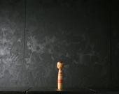 Japanese Wooden Doll Vintage Ornament KOKESHI Antique Sculpture Figurine 1945-/H 7.3"/EIK43/90