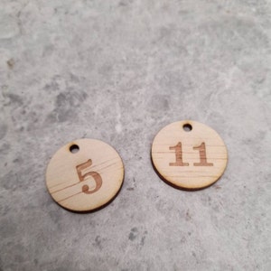 Cercles en bois, découpés au laser, contreplaqué de 3 cm - 3 mm (1/8"). Disques de Noël de l'Avent numérotés 1 à 24 / 1 à 31 / 1 à 40 et 1 à 50