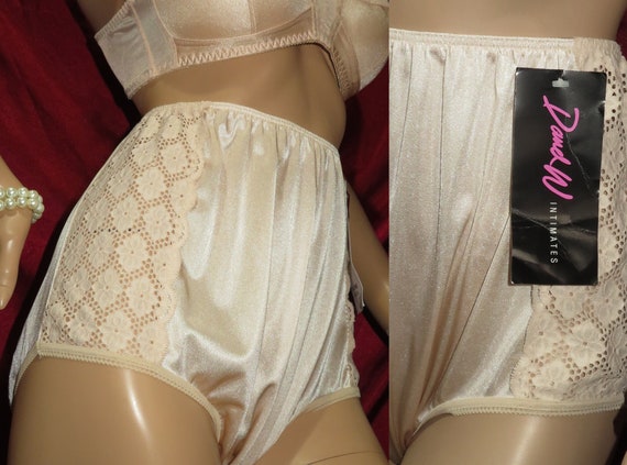 nylon panties size 9 (USA) 18 (Au) NOS