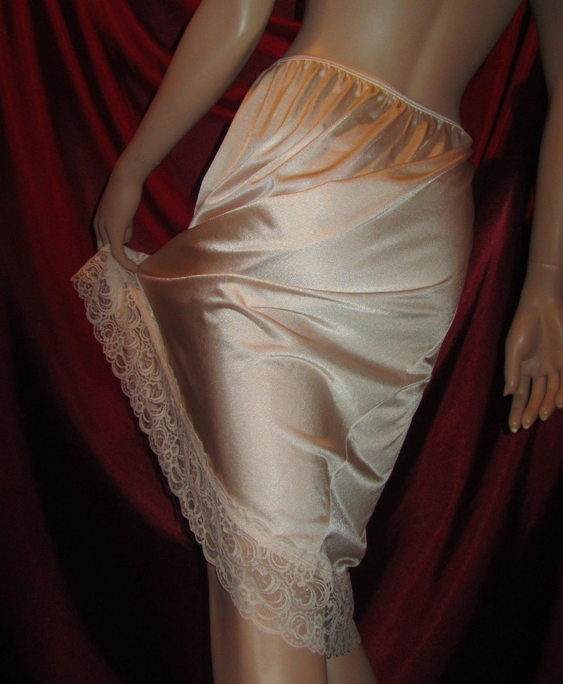 Nylon half slip 13USA 24AU NOS