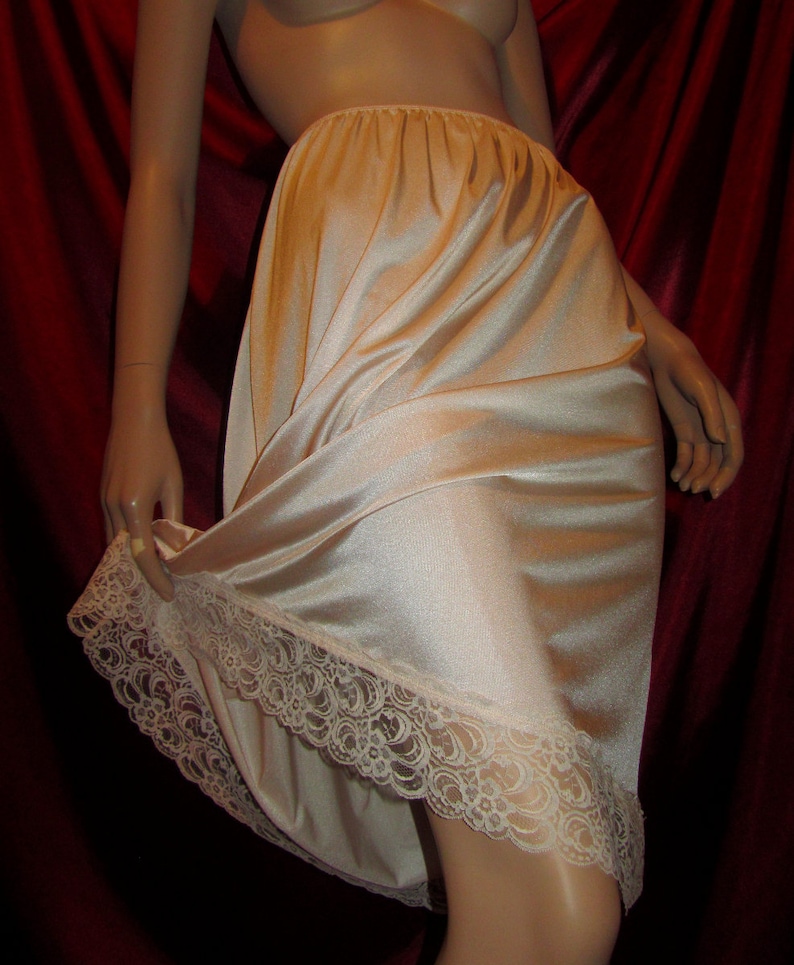 Nylon half slip 13USA 24AU NOS