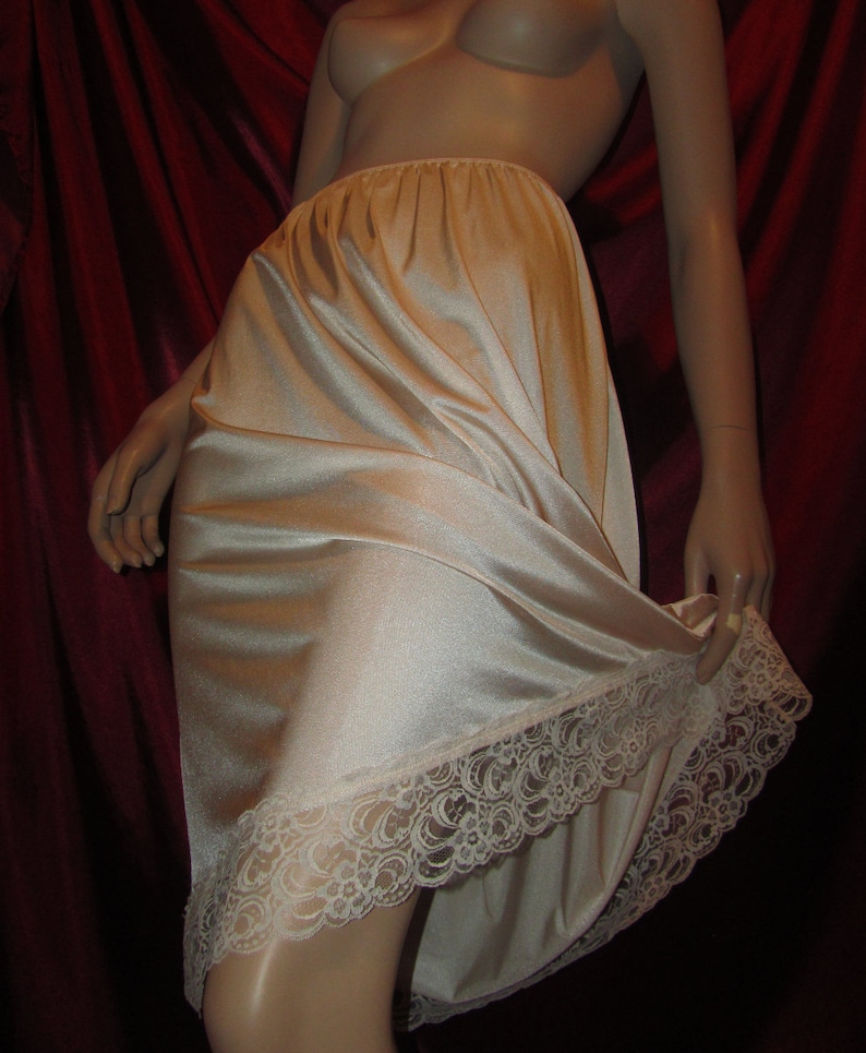 Nylon half slip 13USA 24AU NOS