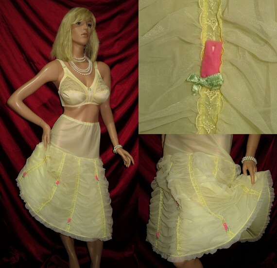 Vintage half slip 7(USA) 14(Au)