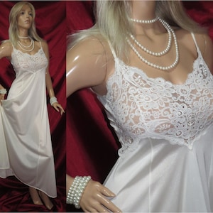 Negligee size 32 (USA)  10 (AU)