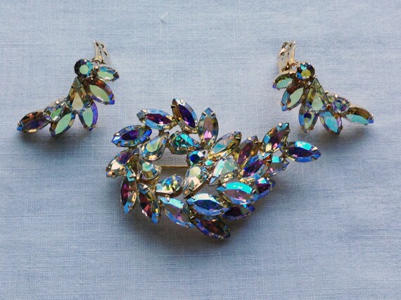 GORGEOUS Yellow Aurora Borealis Iridescent Tiered… - image 5