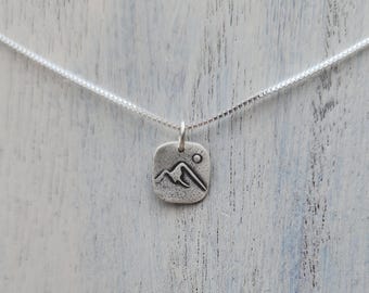 Petite Mountain Necklace silver