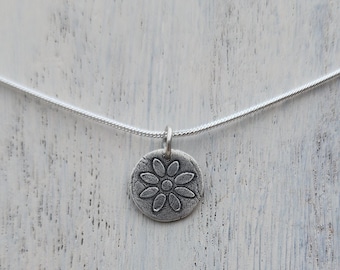 Petite Flower Necklace silver